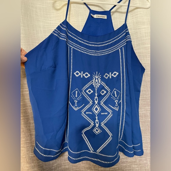 Flowy embroidered top. - Picture 2 of 4